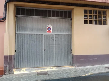 Local con vado en narón