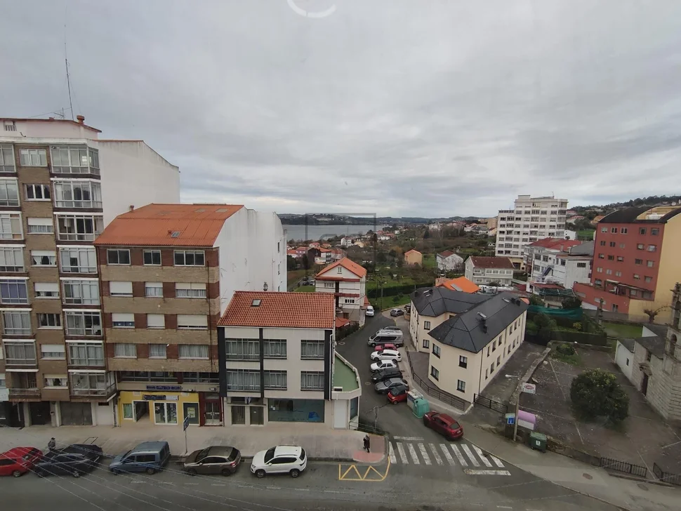 Amplio piso semireformado en fene