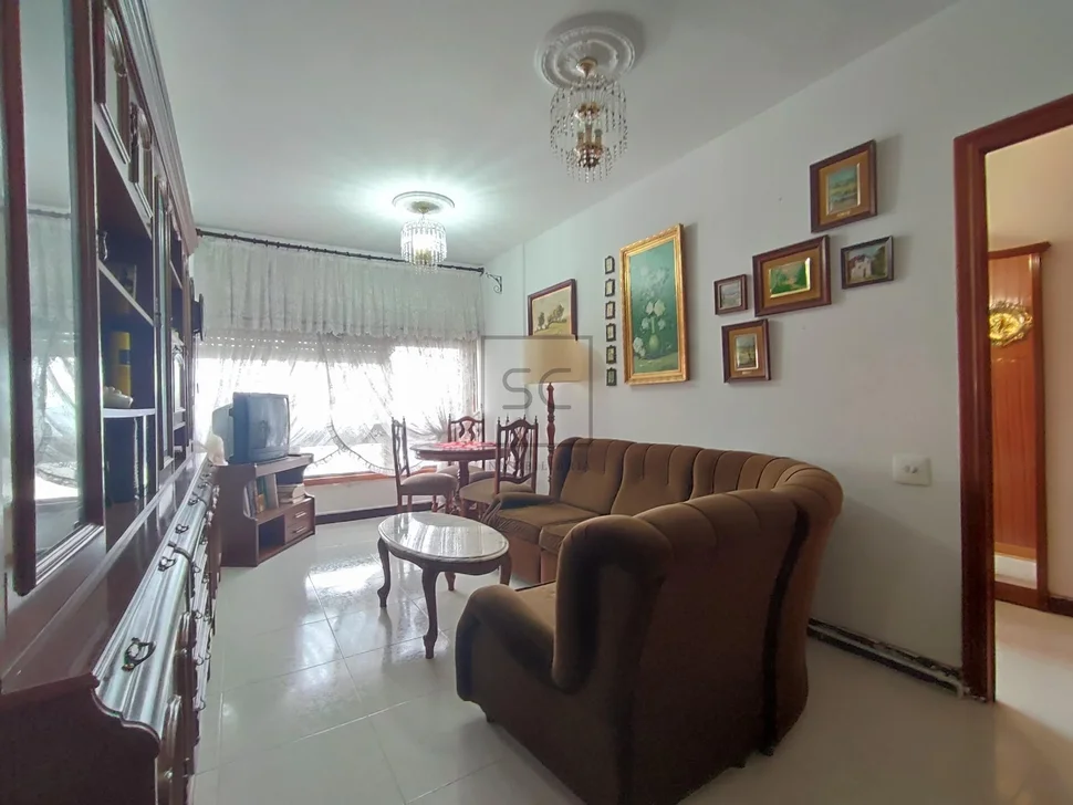 Amplio piso semireformado en fene