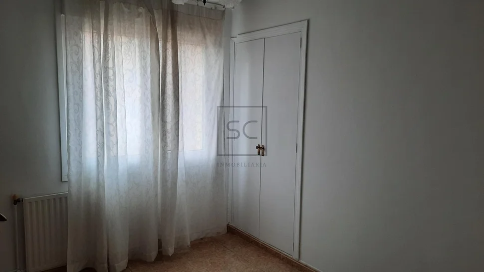 Piso con ascensor y garaje (rotatorio) en caranza