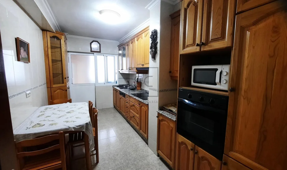 Piso con ascensor y garaje (rotatorio) en caranza