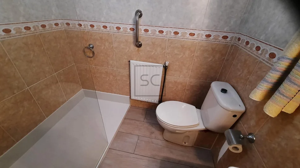 Piso con ascensor y garaje (rotatorio) en caranza