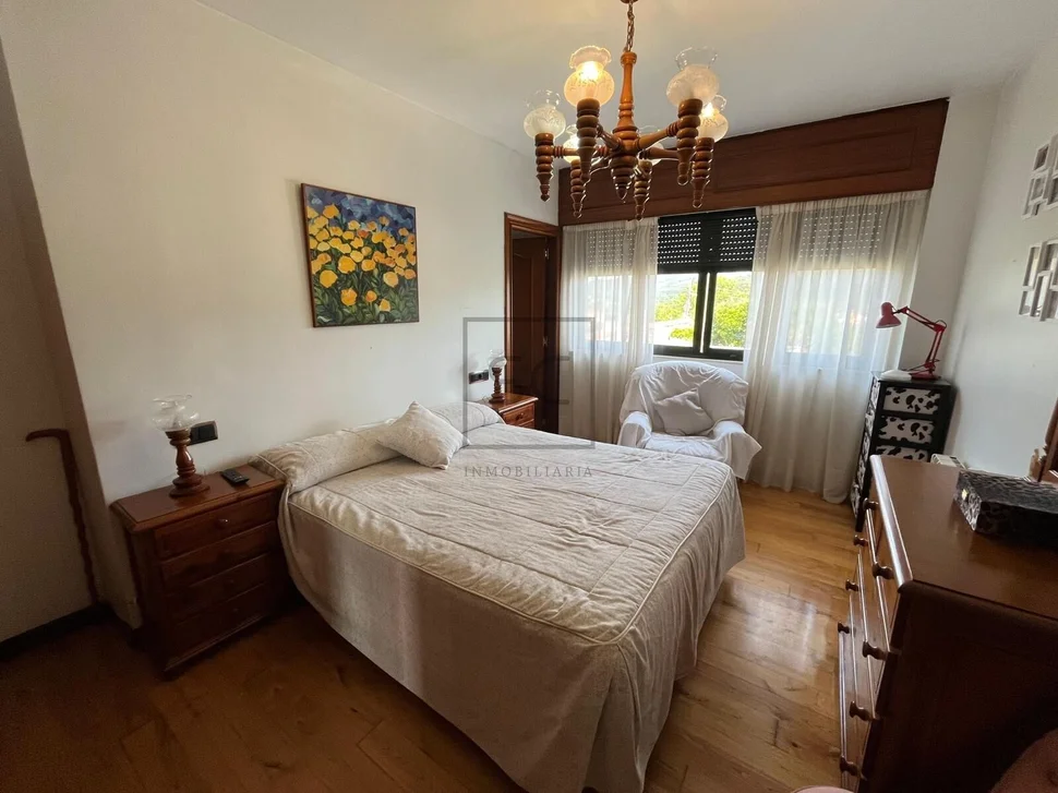 Chalet unifamiliar con piscina y finca en cobas – ferrol