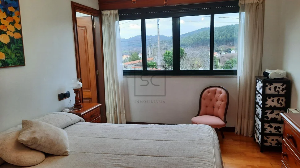 Chalet unifamiliar con piscina y finca en cobas – ferrol