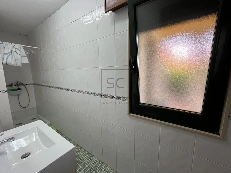 Chalet unifamiliar con piscina y finca en cobas – ferrol