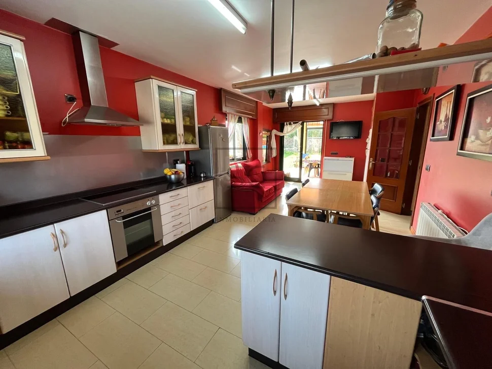 Chalet unifamiliar con piscina y finca en cobas – ferrol