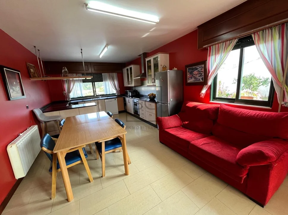 Chalet unifamiliar con piscina y finca en cobas – ferrol