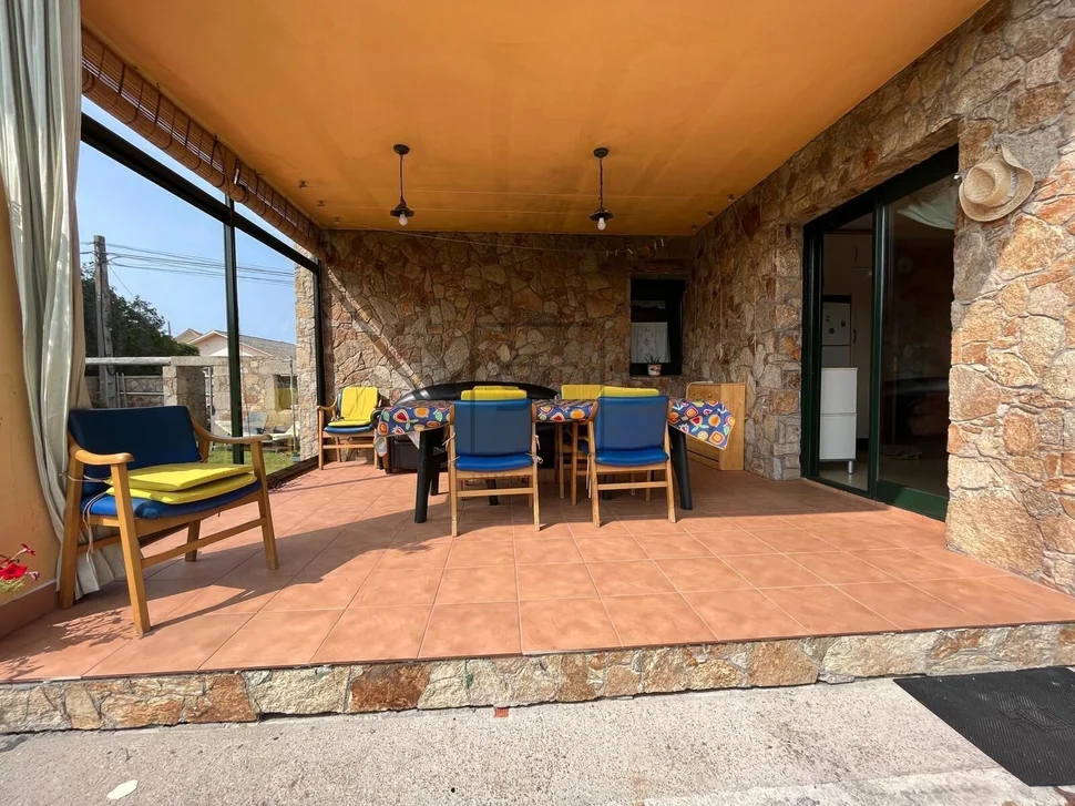 Chalet unifamiliar con piscina y finca en cobas – ferrol