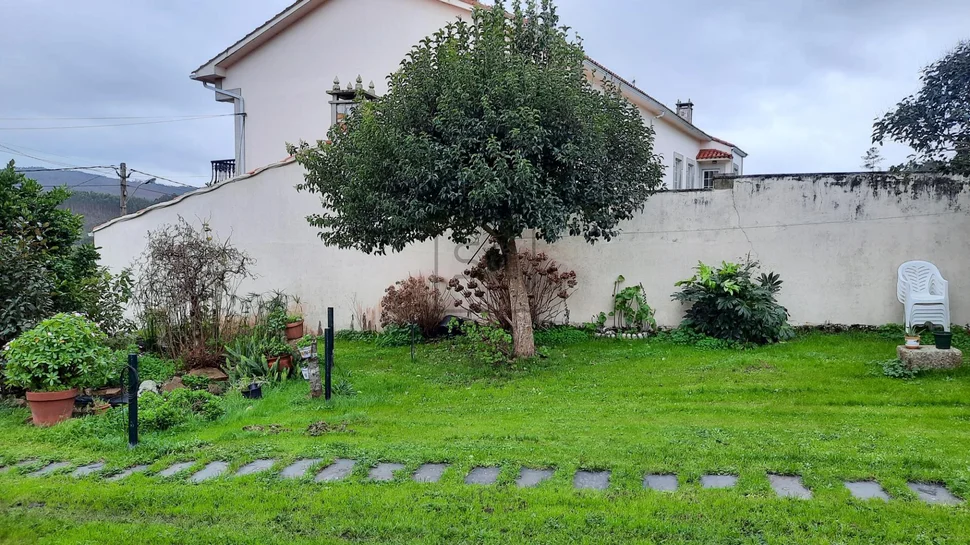 Chalet unifamiliar con piscina y finca en cobas – ferrol