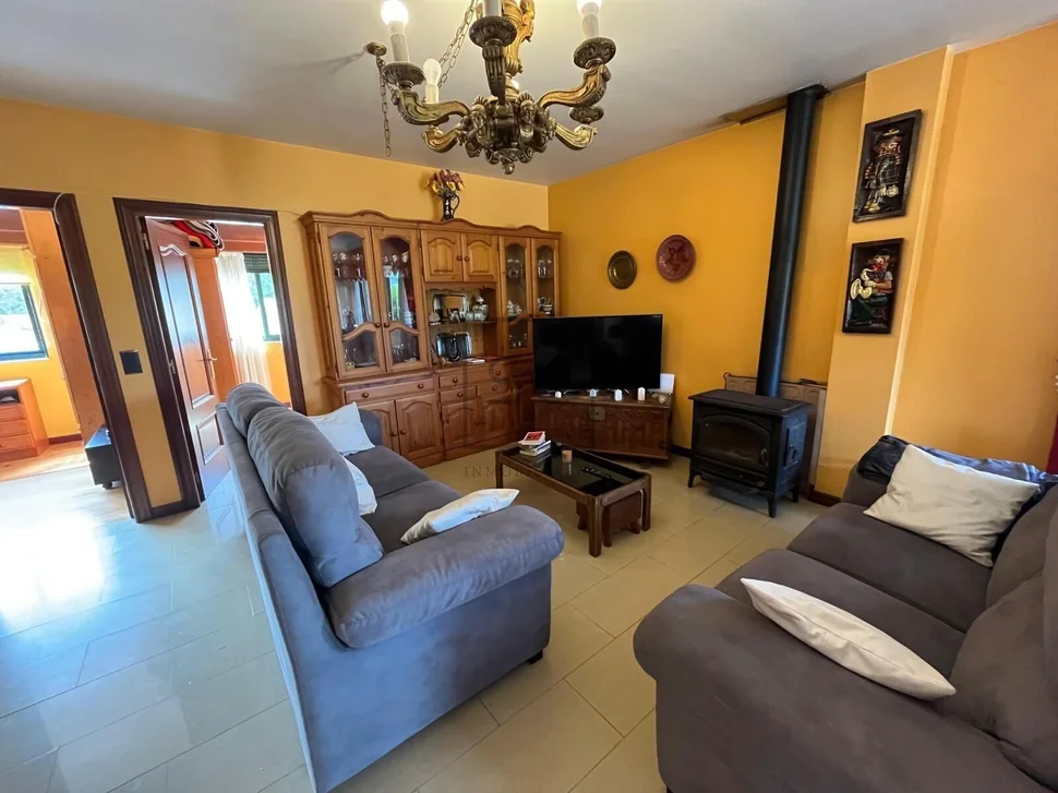 Chalet unifamiliar con piscina y finca en cobas – ferrol