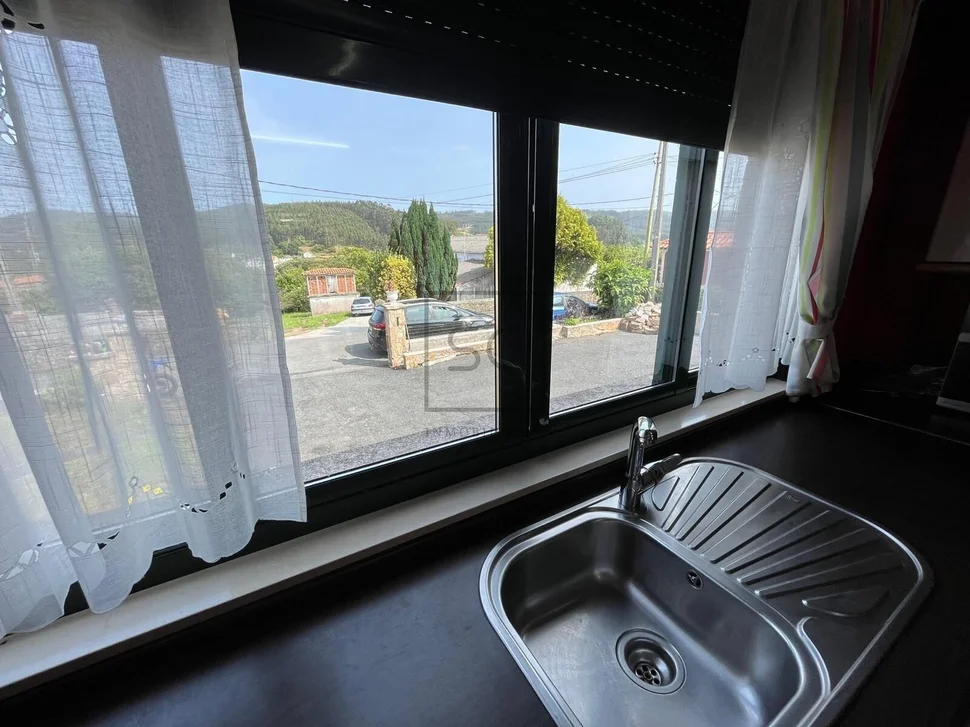 Chalet unifamiliar con piscina y finca en cobas – ferrol