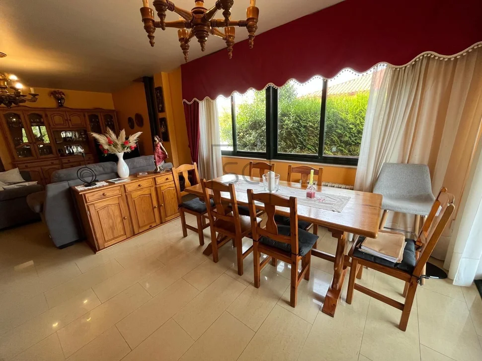 Chalet unifamiliar con piscina y finca en cobas – ferrol