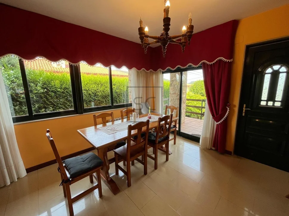 Chalet unifamiliar con piscina y finca en cobas – ferrol