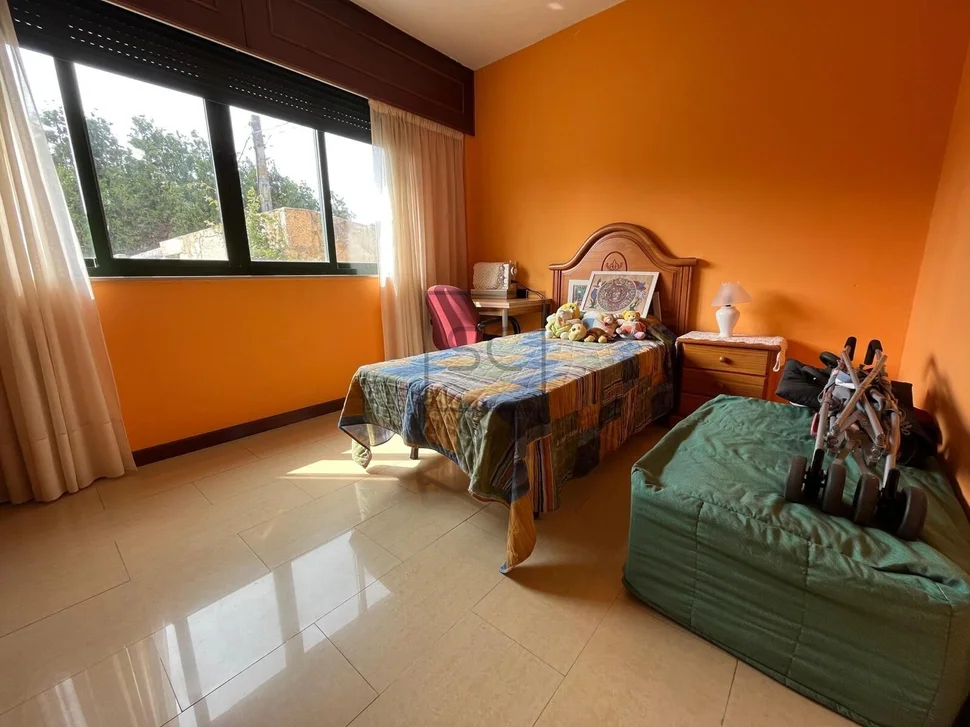 Chalet unifamiliar con piscina y finca en cobas – ferrol