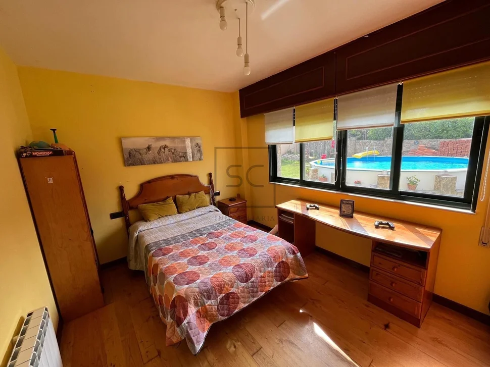 Chalet unifamiliar con piscina y finca en cobas – ferrol