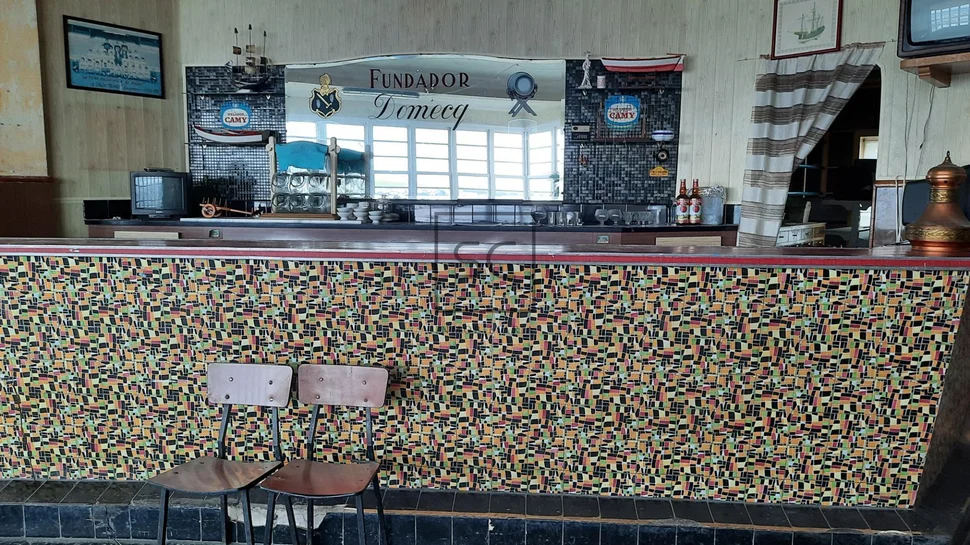 Local comercial con sotano y finca en a graña