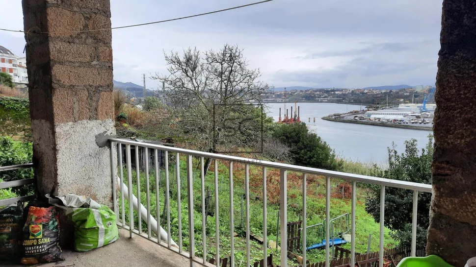 Local comercial con sotano y finca en a graña