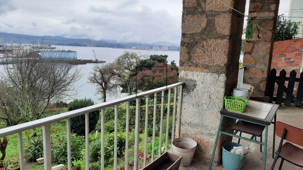 Local comercial con sotano y finca en a graña