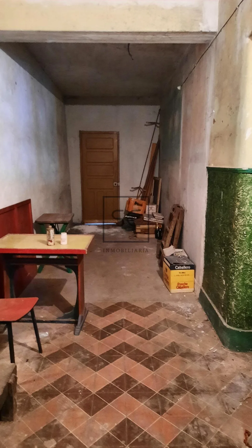 Local comercial con sotano y finca en a graña