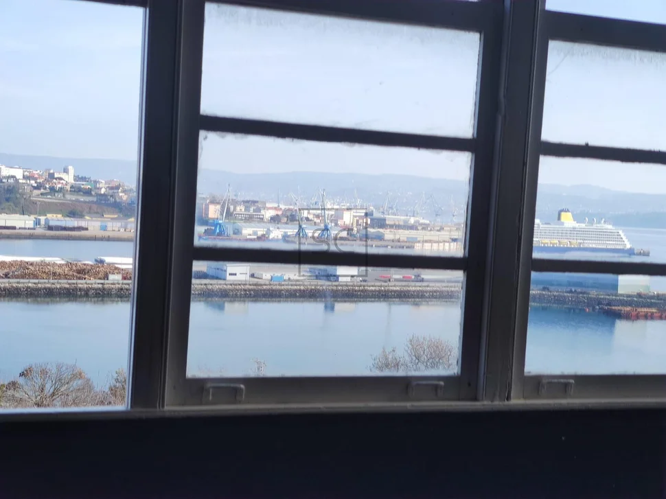 Local comercial con sotano y finca en a graña