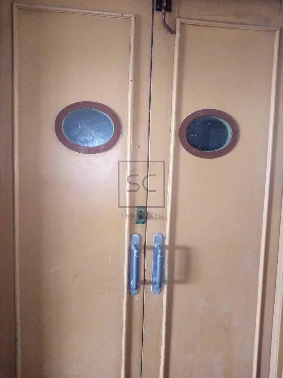 Local comercial con sotano y finca en a graña