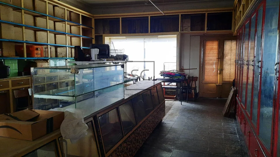 Local comercial con sotano y finca en a graña