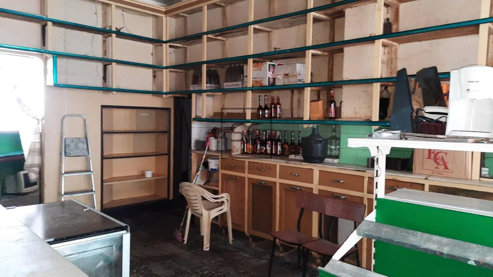 Local comercial con sotano y finca en a graña