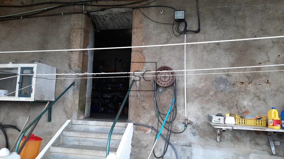 Local comercial con sotano y finca en a graña