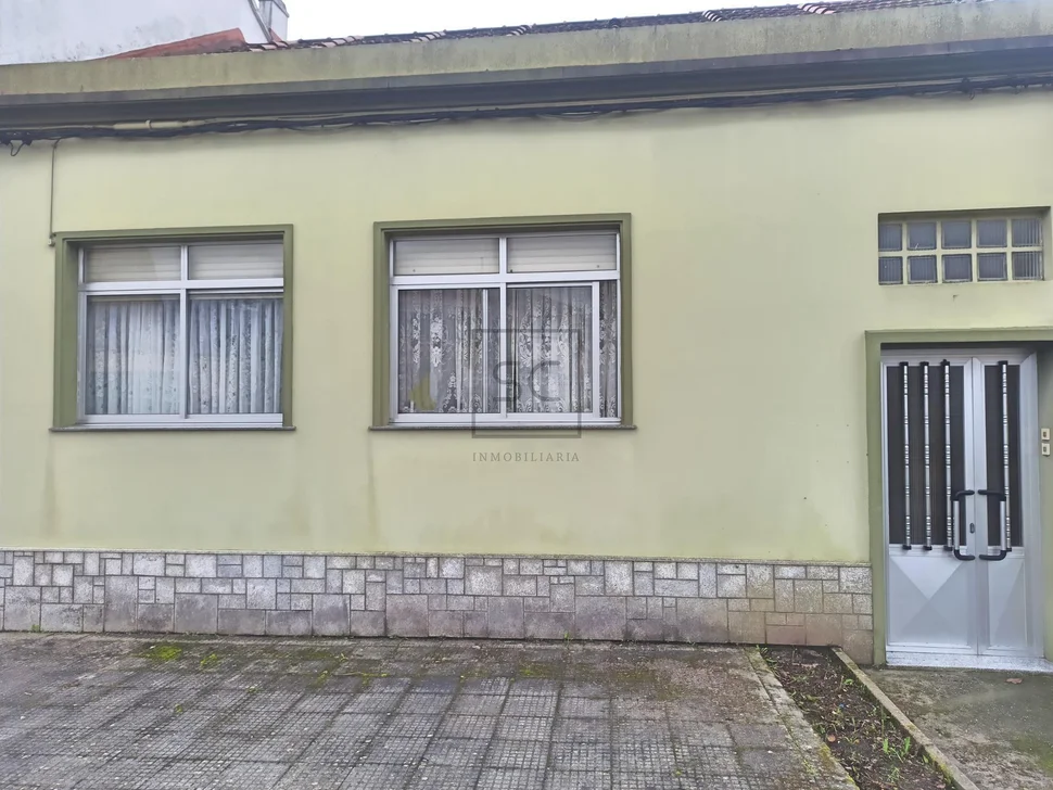Adosado con párking y patio en Xoane Ferrol