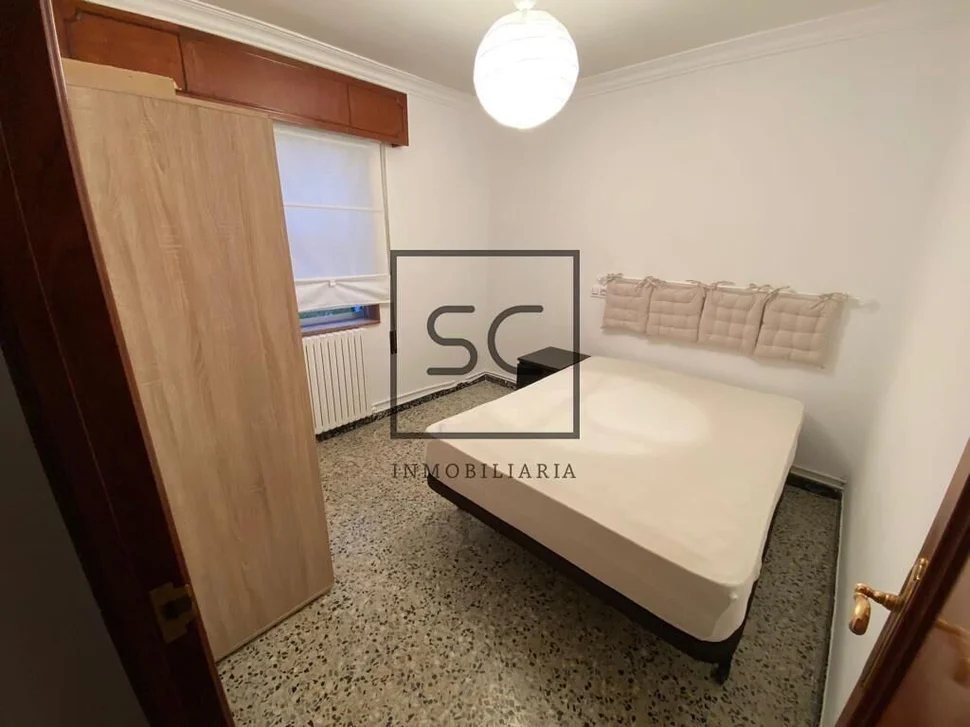 Adosado con tres plantas en catabois, ferrol