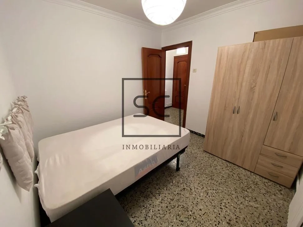 Adosado con tres plantas en catabois, ferrol