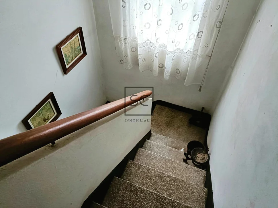 Adosado con tres plantas en catabois, ferrol