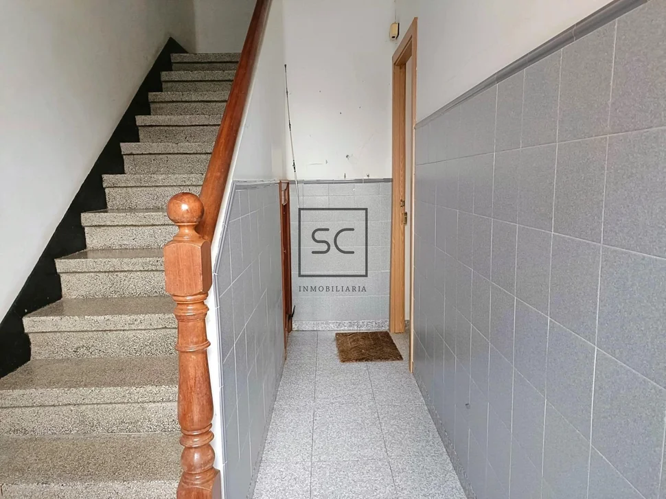 Adosado con tres plantas en catabois, ferrol