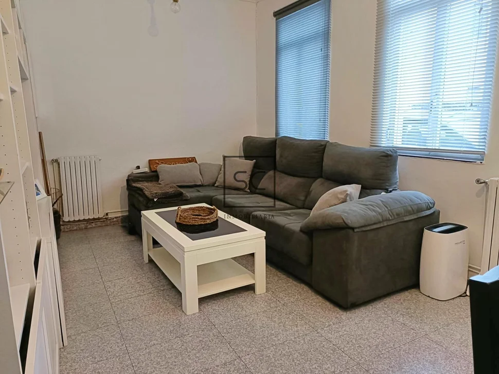 Adosado con tres plantas en catabois, ferrol