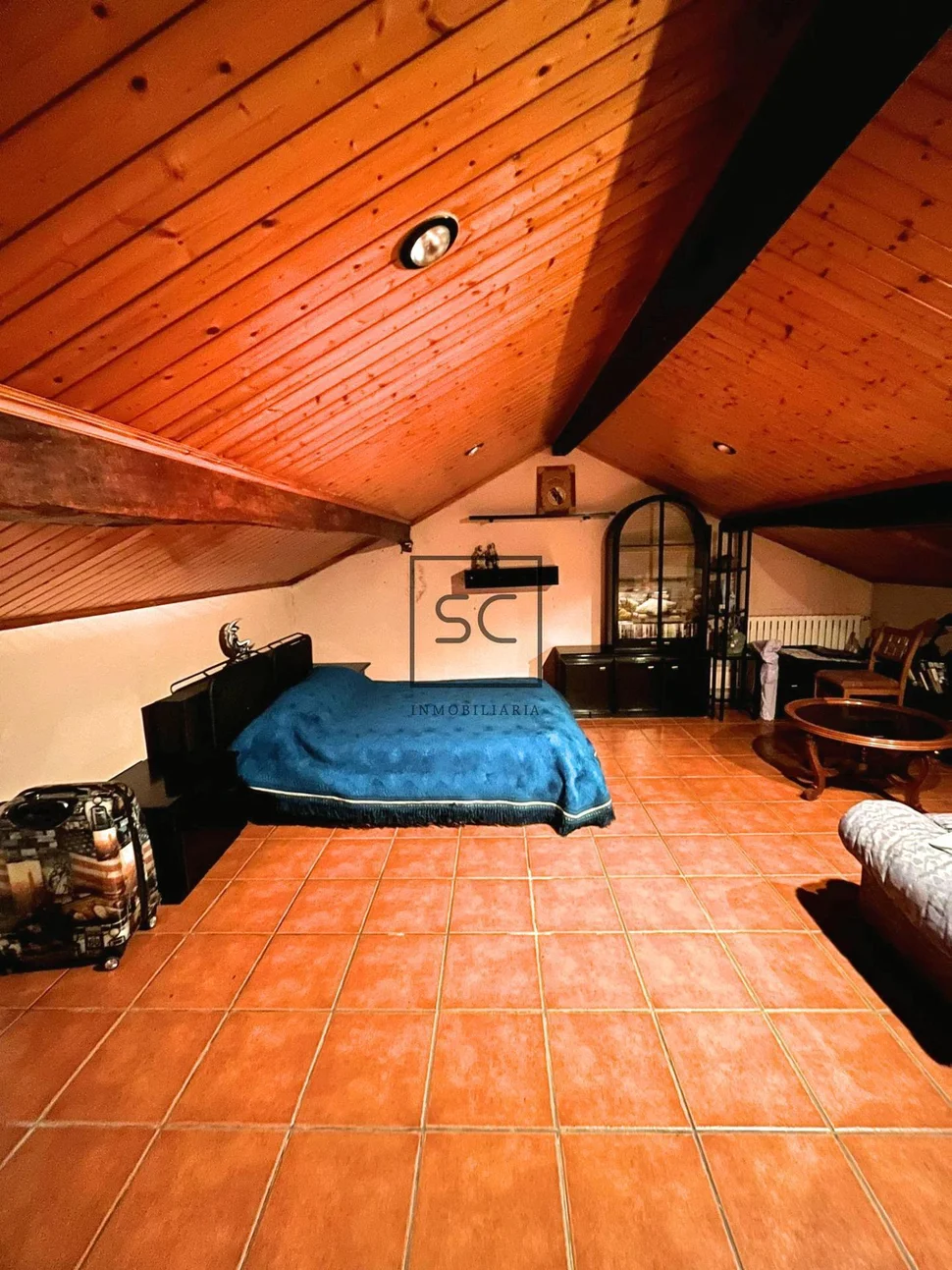 Adosado con tres plantas en catabois, ferrol