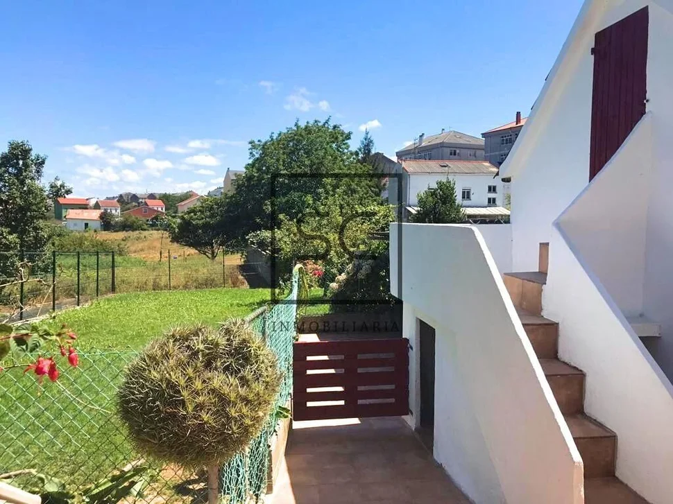 Adosado con tres plantas en catabois, ferrol