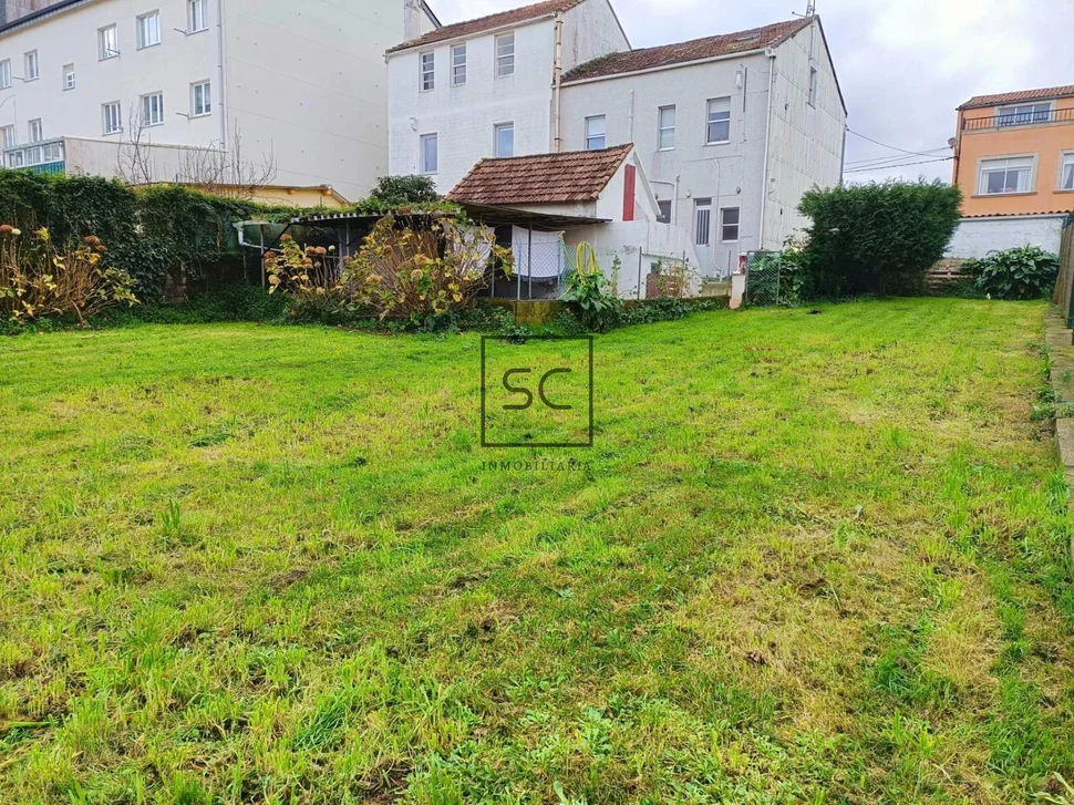 Adosado con tres plantas en catabois, ferrol