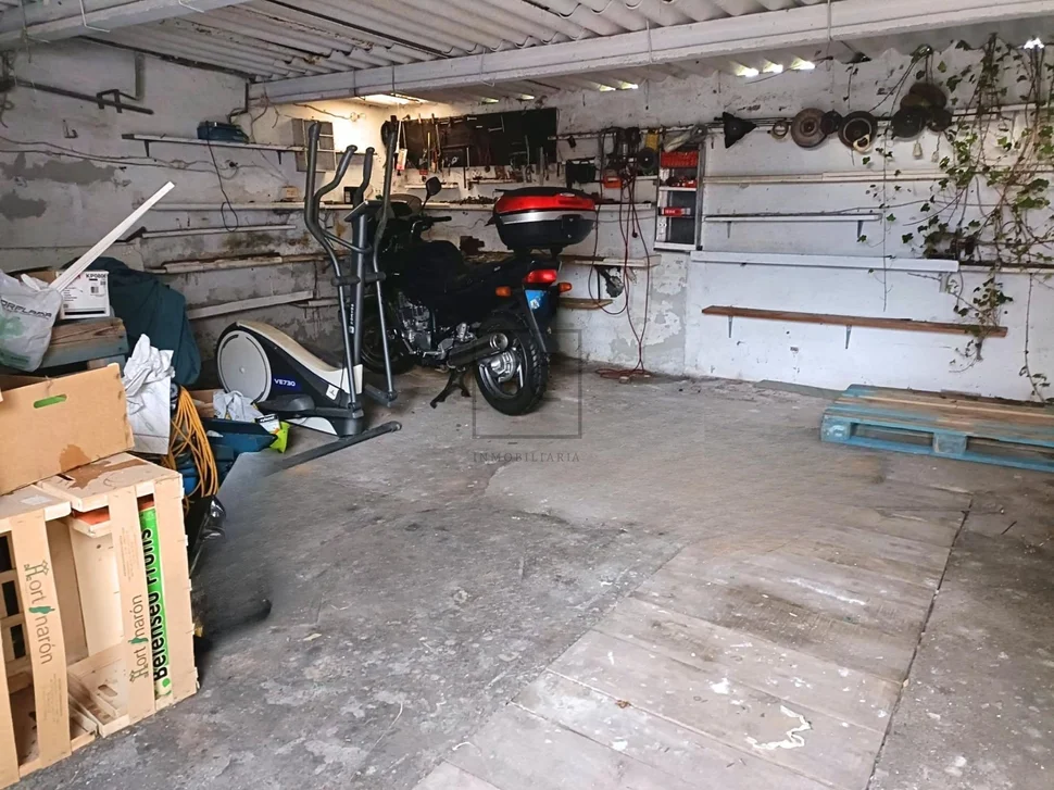 Adosado con tres plantas en catabois, ferrol