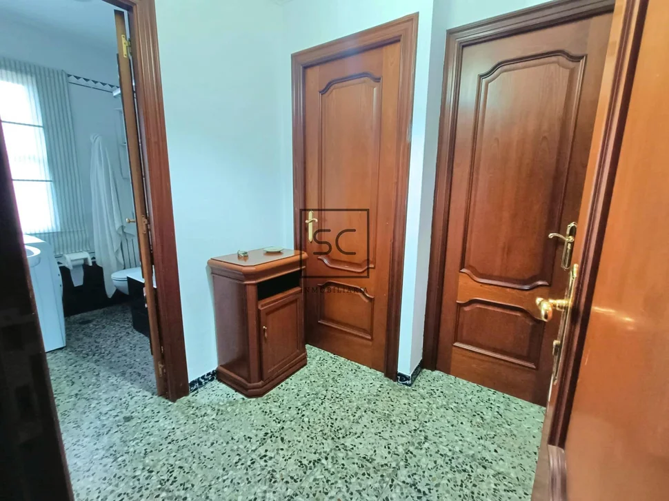 Adosado con tres plantas en catabois, ferrol