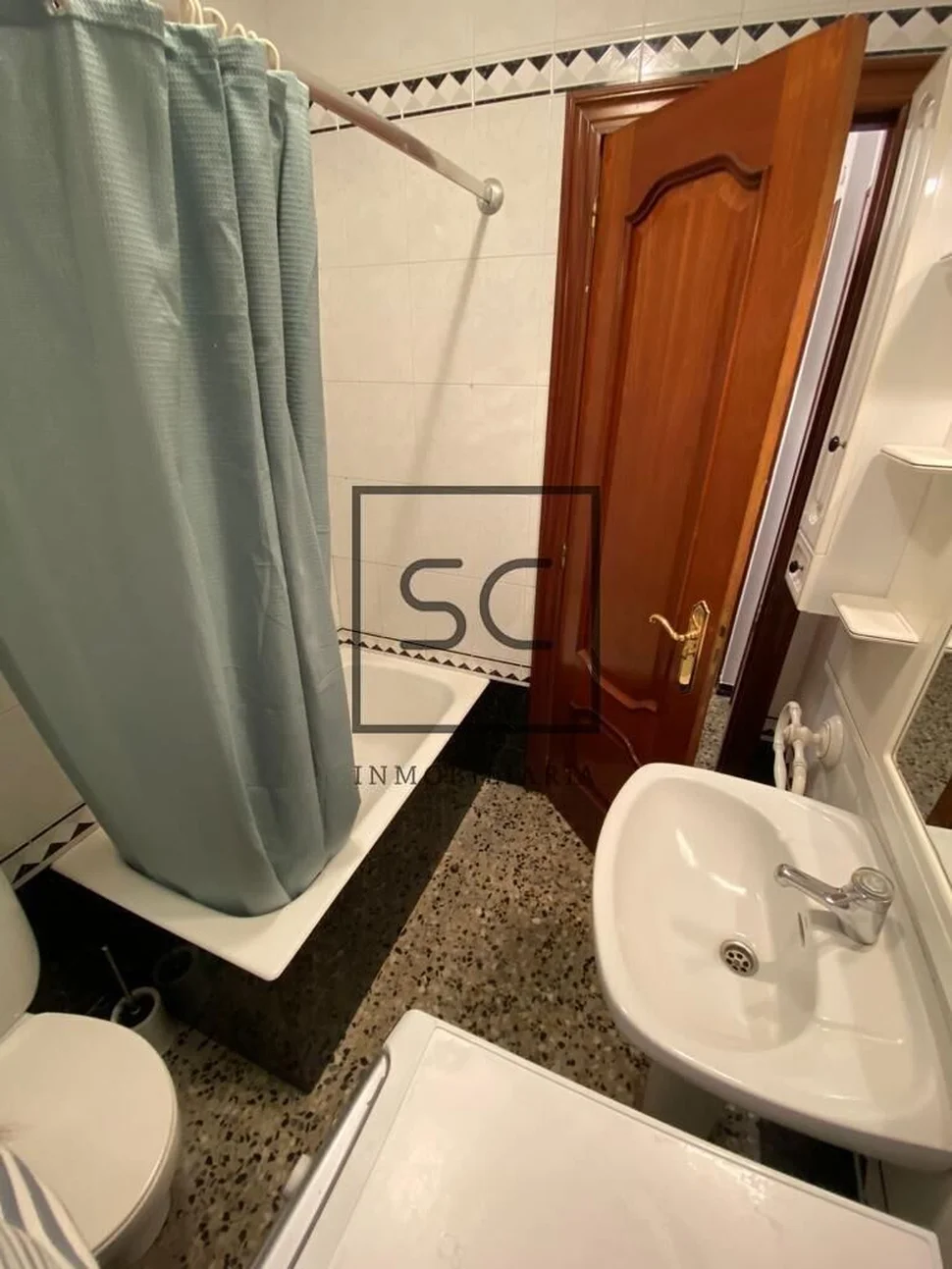 Adosado con tres plantas en catabois, ferrol