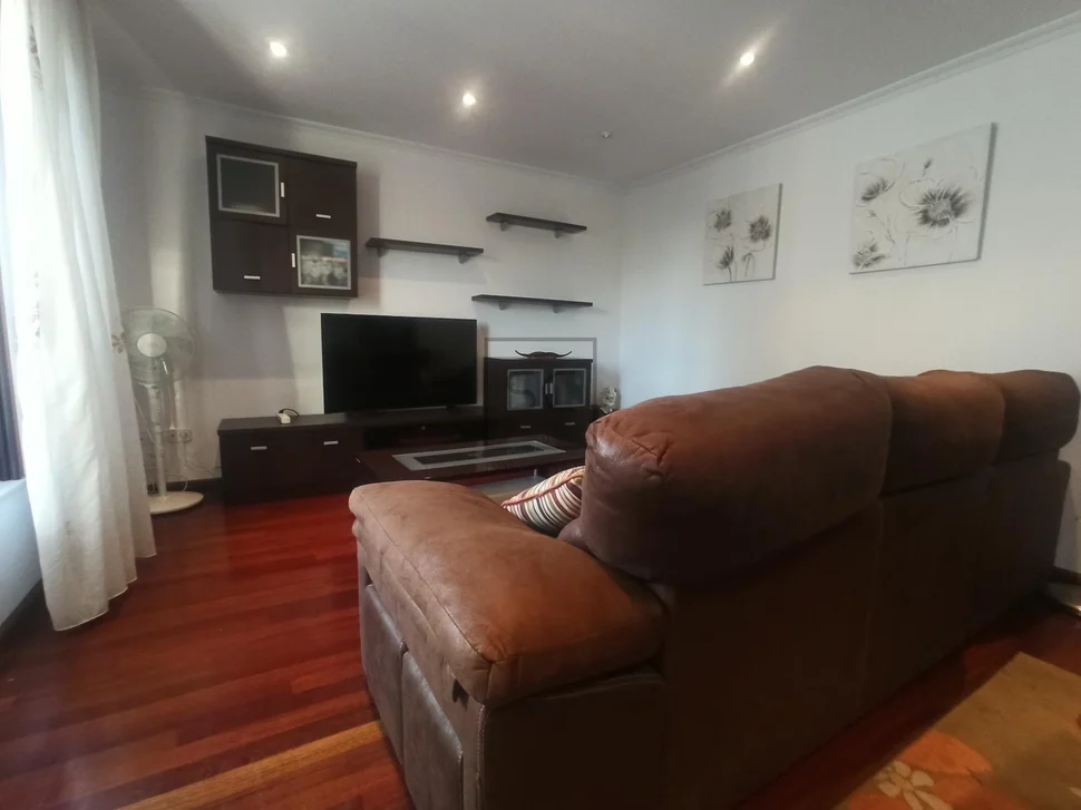 Apartamento seminuevo y amueblado en narón