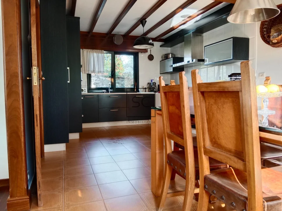 Chalet con finca y bodega en el raso-ares