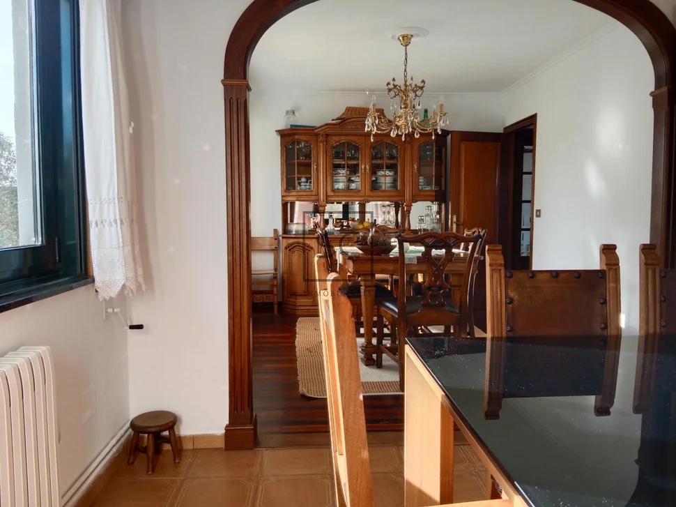 Chalet con finca y bodega en el raso-ares