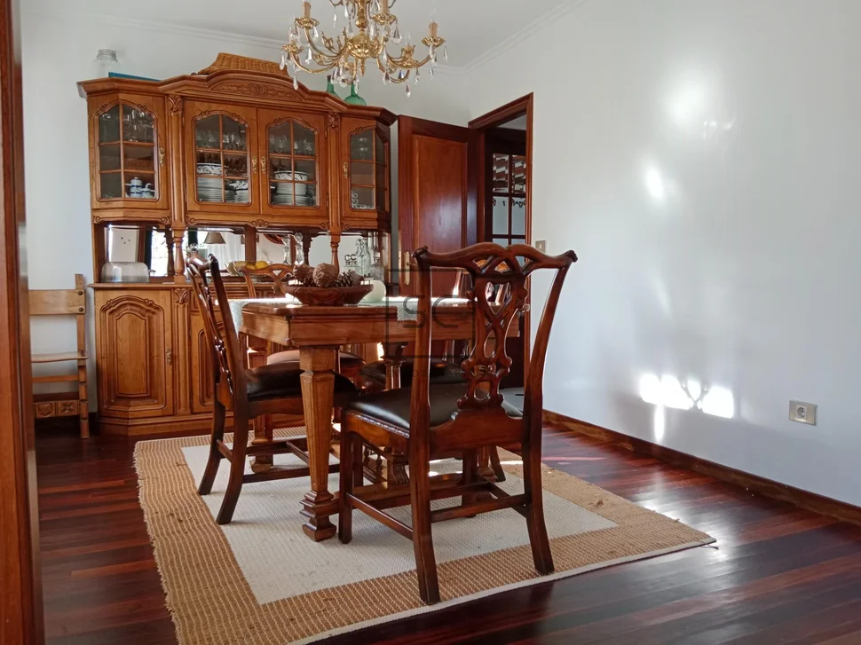 Chalet con finca y bodega en el raso-ares