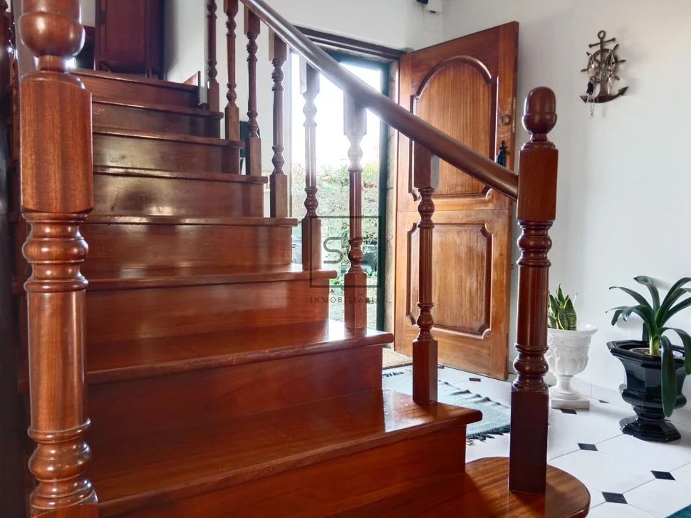 Chalet con finca y bodega en el raso-ares