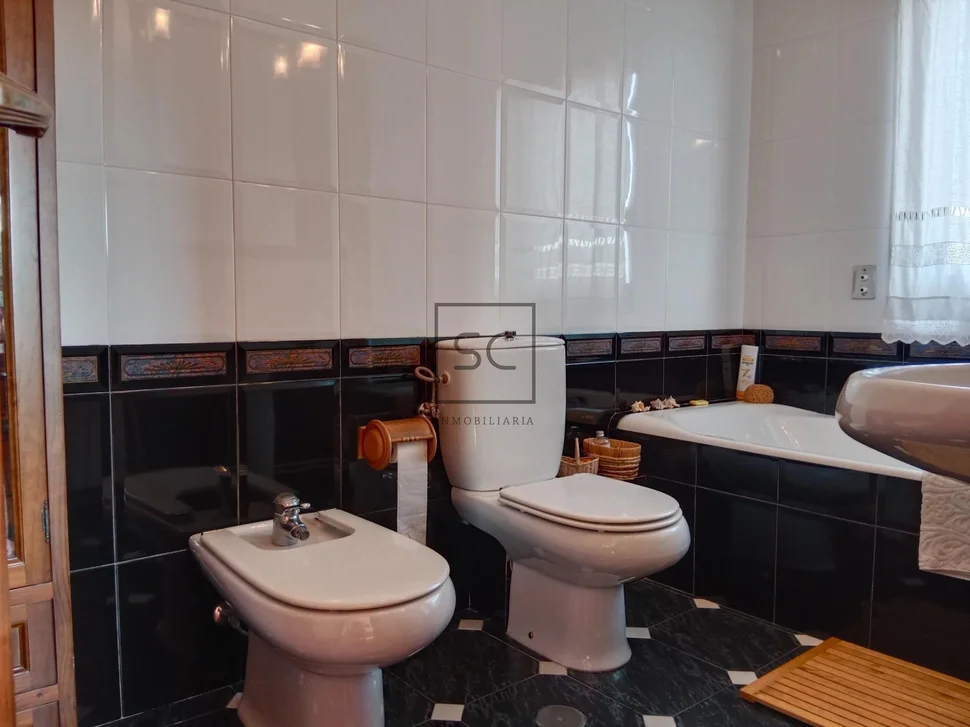 Chalet con finca y bodega en el raso-ares