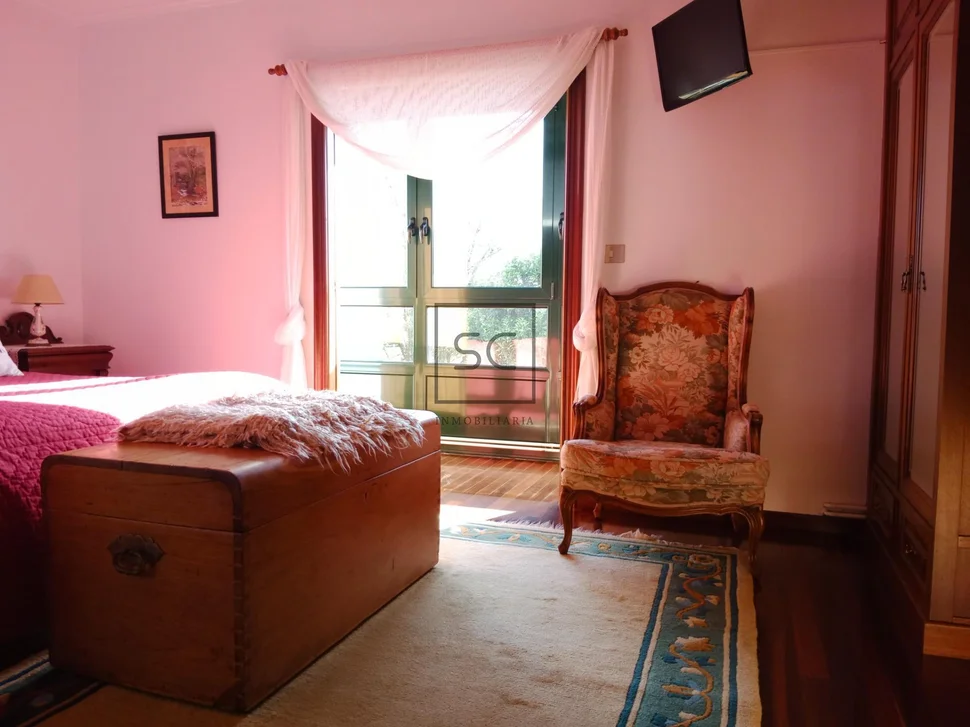 Chalet con finca y bodega en el raso-ares