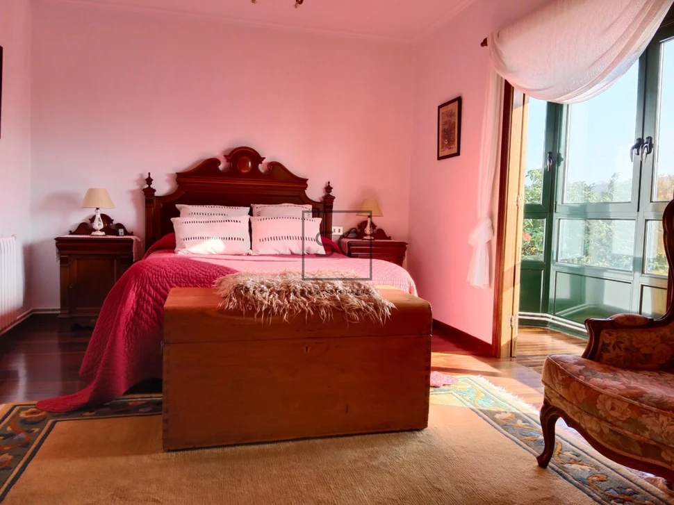 Chalet con finca y bodega en el raso-ares