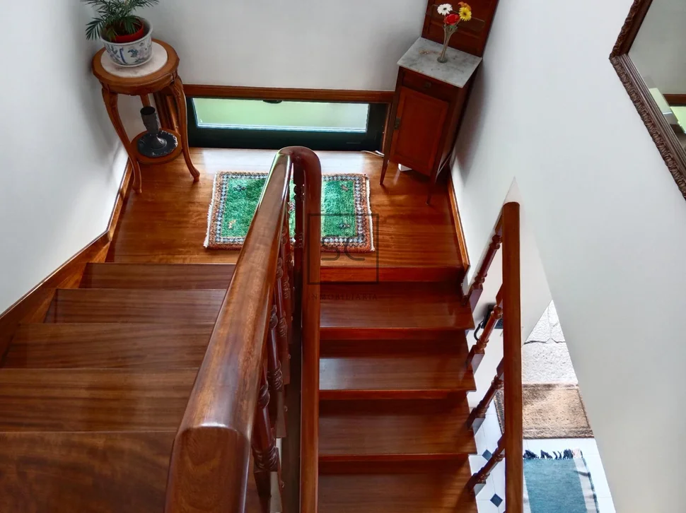 Chalet con finca y bodega en el raso-ares