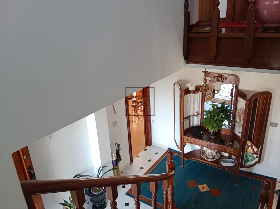 Chalet con finca y bodega en el raso-ares